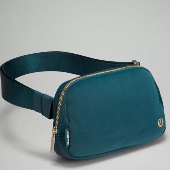 Lululemon Everywhere Belt Bag Velour Green Jasper & Gold Crossbody Bag Nwt - Picture 3 of 6